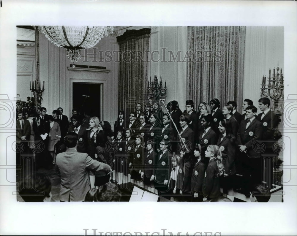 1970 Press Photo Singing Angels White House performance - Historic Images