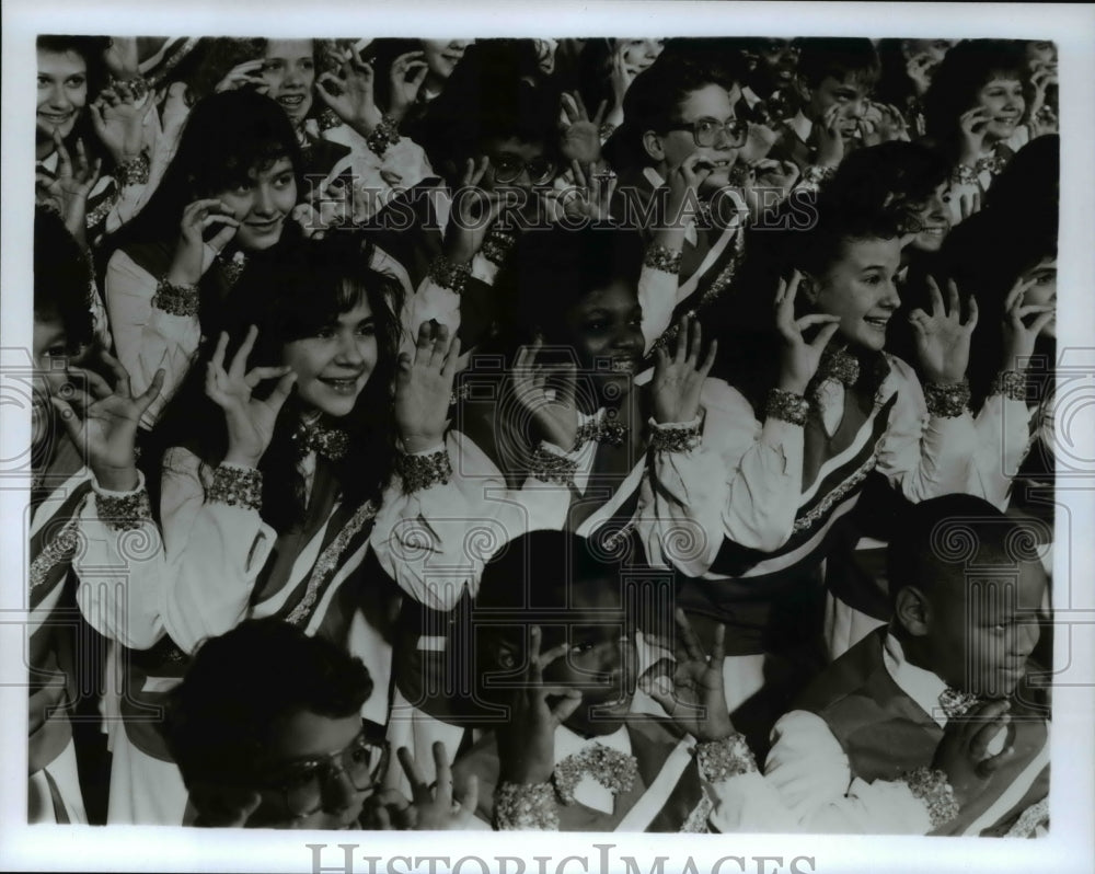 1991 Press Photo People at THE SINGING ANGELS - cvp35104 - Historic Images