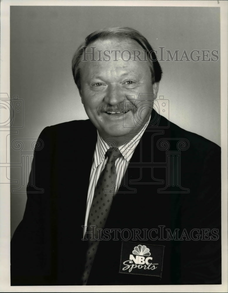 1990 Press Photo Paul Maguire NFL Analysis NBC Sports - cvp35143 - Historic Images