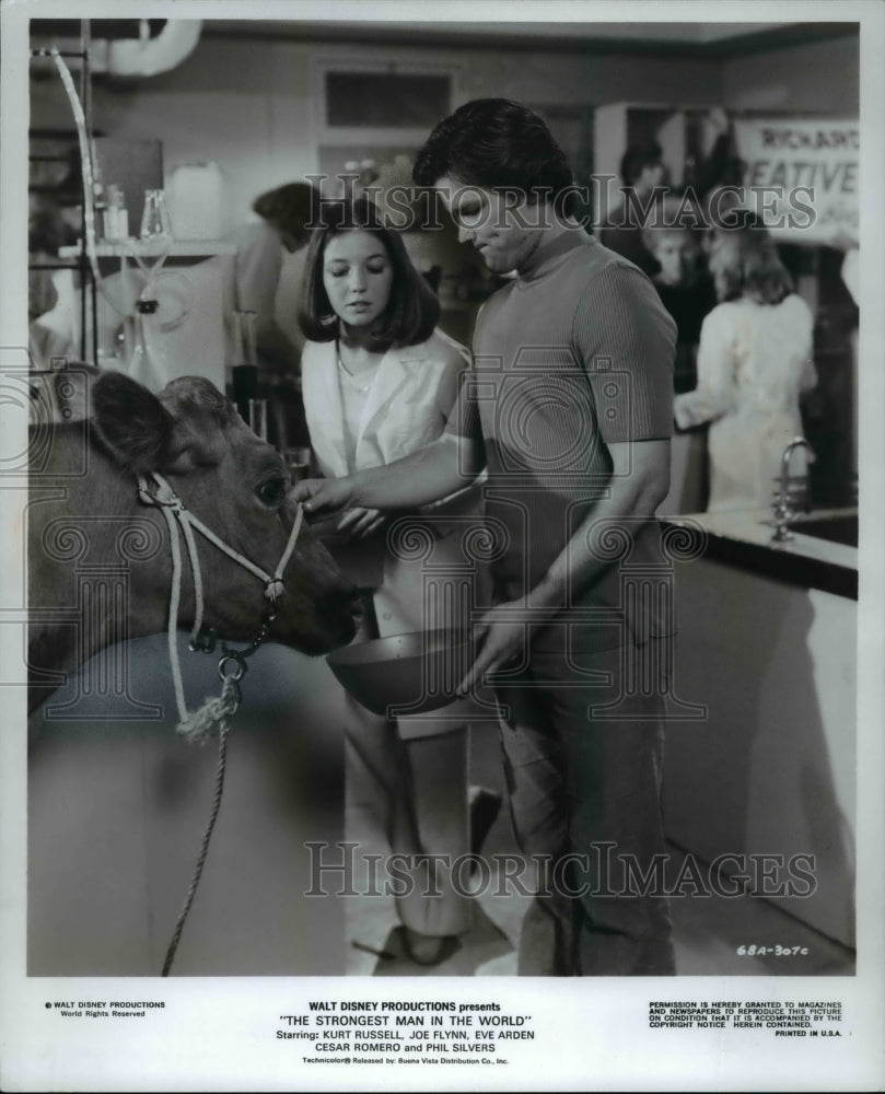 1975 Press Photo Kurt Russell Ann Marshall in &quot;The Strongest Man in The World&quot; - Historic Images