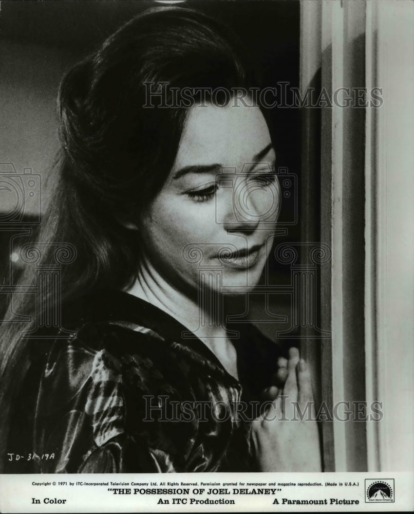 1973 Press Photo Shirley MacLaine in "The Possession of Joel Delaney" - Historic Images