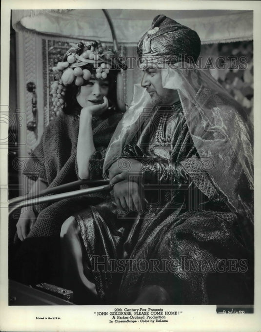 1965 Press Photo Shirley MacLaine and Peter Ustinaou - cvp35579-Historic Images