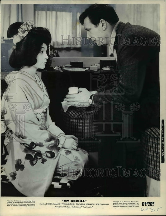 1952 Press Photo Yues Montand and Shirley MacLaine in My Geisha - Historic Images
