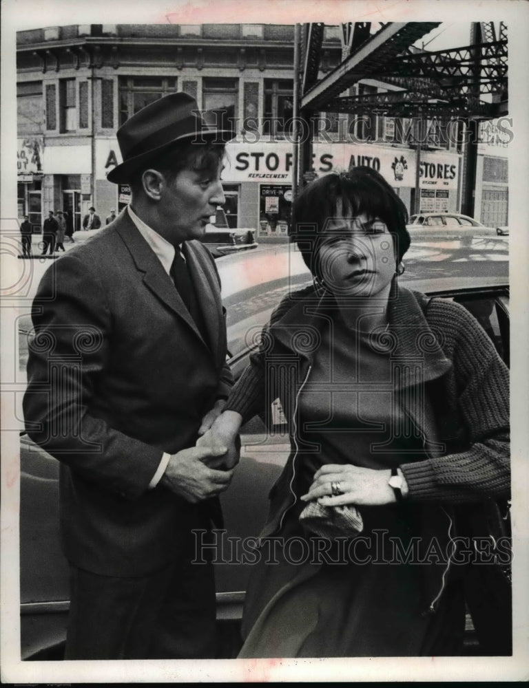1967 Press Photo Robert Mitchum and Shirley MacLaine in Two for the Seesaw - Historic Images