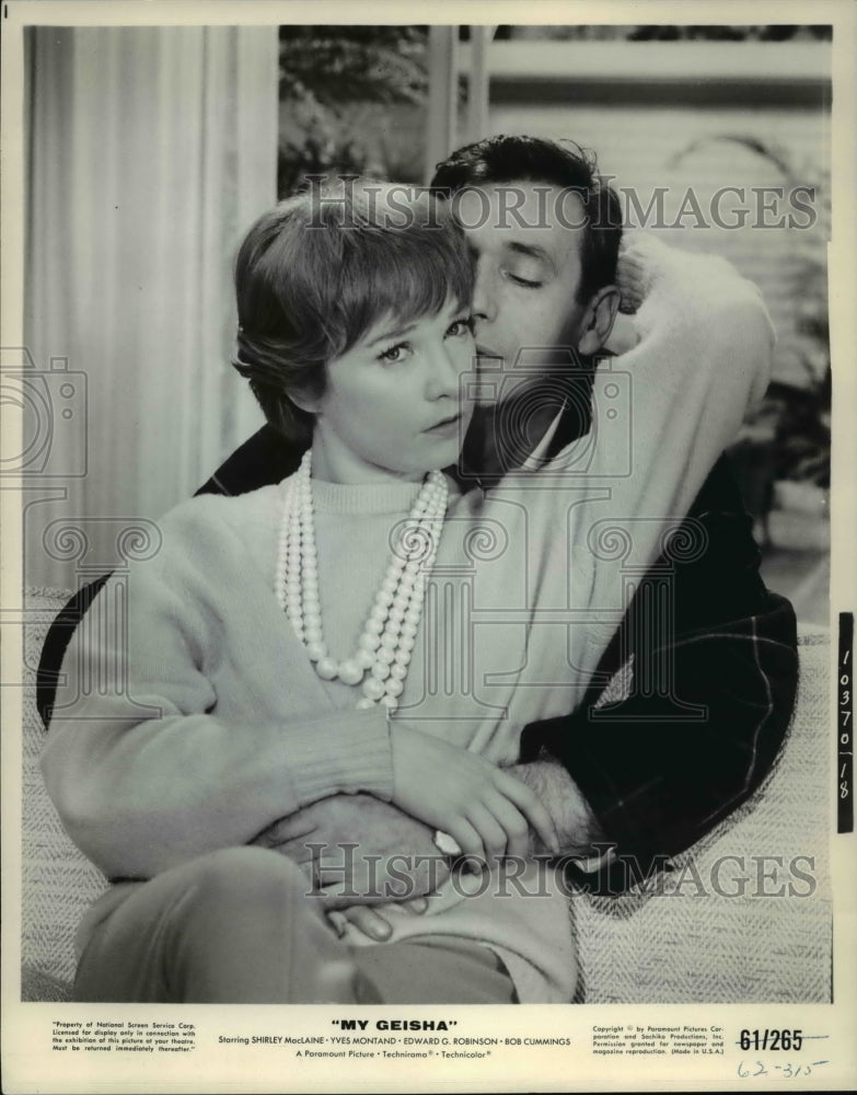 1964 Press Photo Shirley MacLaine and Yves Montand in My Geisha - Historic Images