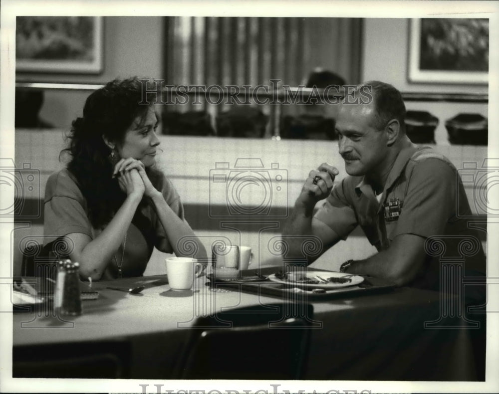 1989 Press Photo Shanna Reed and Gerald McRaney in Major Dad - cvp35614- Historic Images