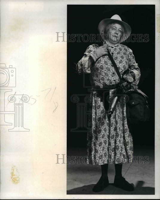 1973 Press Photo Evie McElroy The Morgan Yard - Historic Images