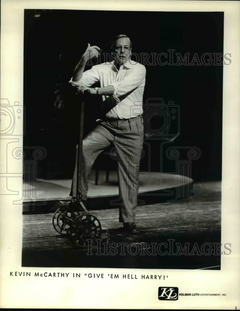 1984 Press Photo Kevin McCarthy in Give Em Hell Harry! - cvp35905-Historic Images