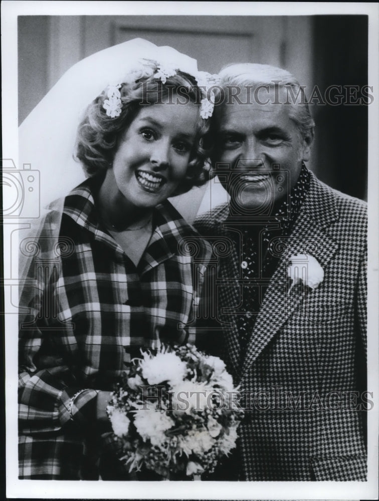 1976 Press Photo Georgia Engel and Ted Knight in &quot;The Mary Tyler Moore Show&quot; - Historic Images