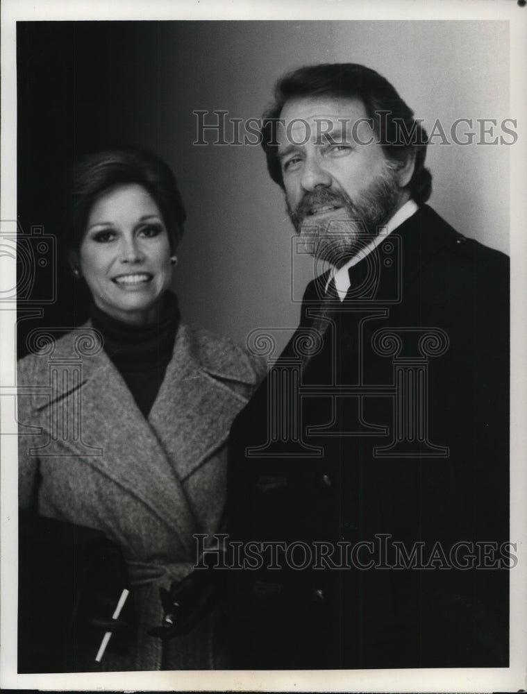 1978 Mary Tyler Moore and Richard Crenna in "First you Cry" - Historic Images