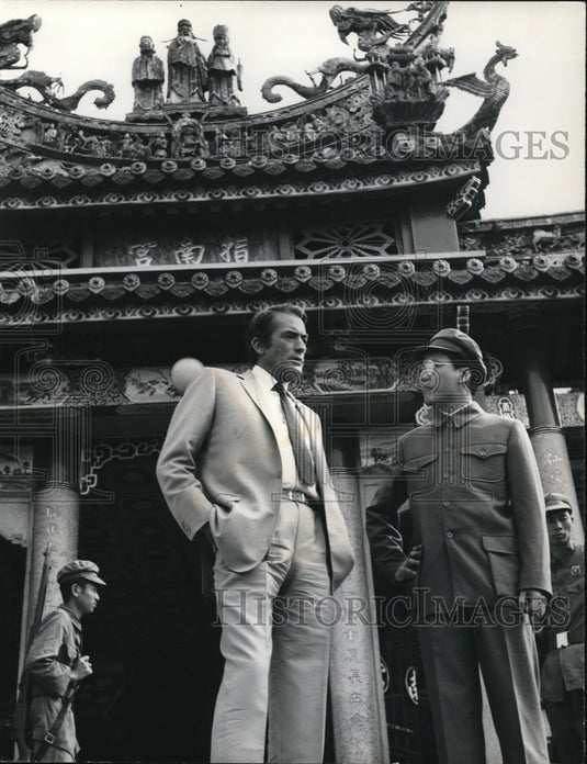 1969 Press Photo Gregory Peck and Eric Young star in The Chairman - Historic Images