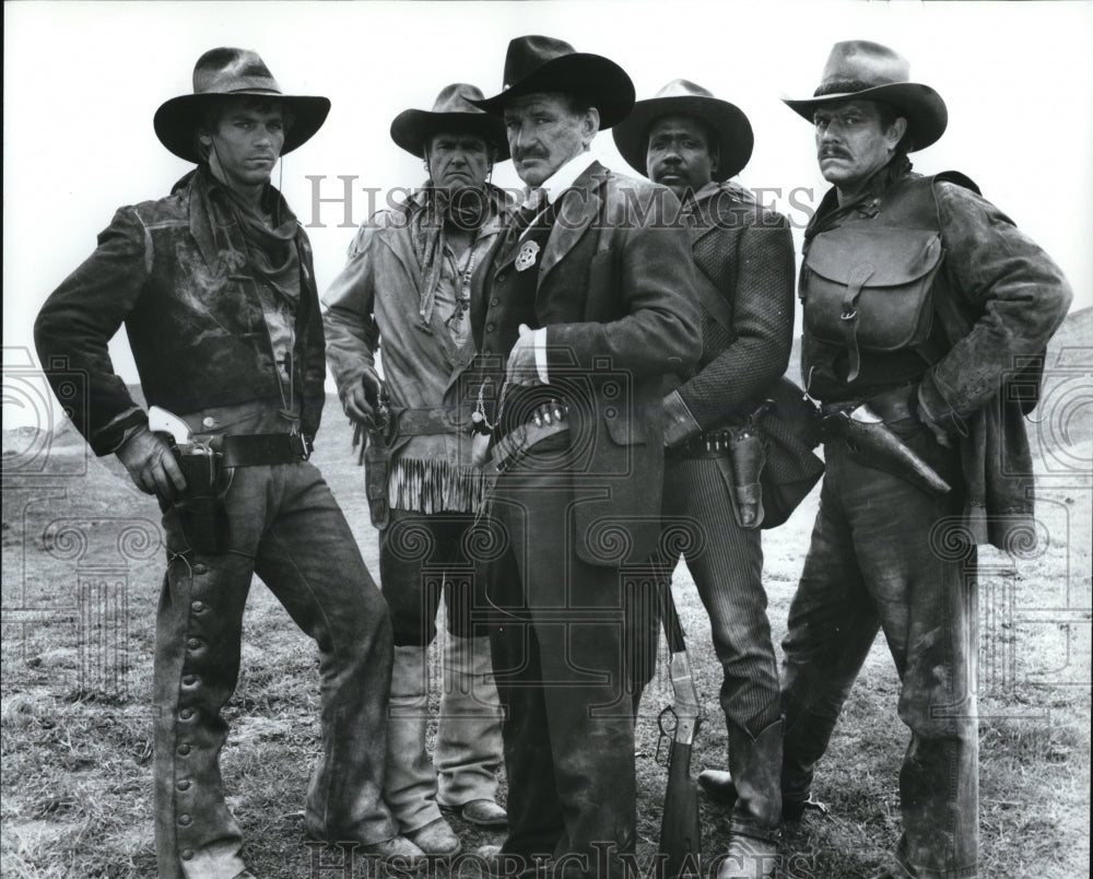 1986 Press Photo Patrick Houser William Lucking Rod Taylor and Richard Roundtree- Historic Images