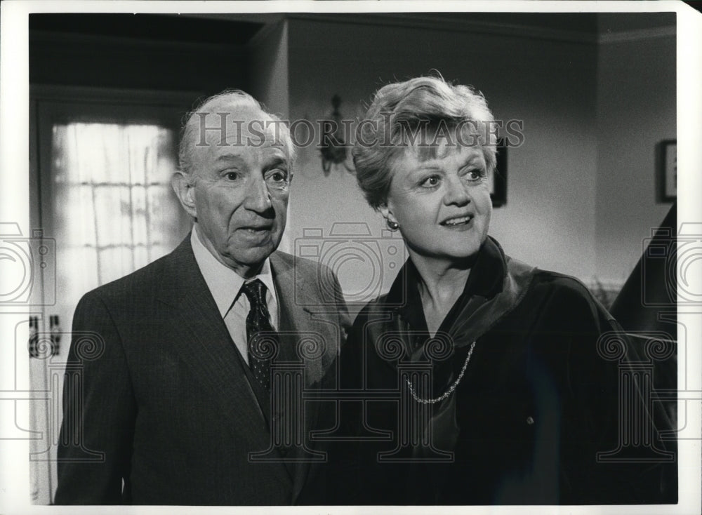 1985 Press Photo Lloyd Nolan and Angela Lansbury star in Murder She Wrote - Historic Images