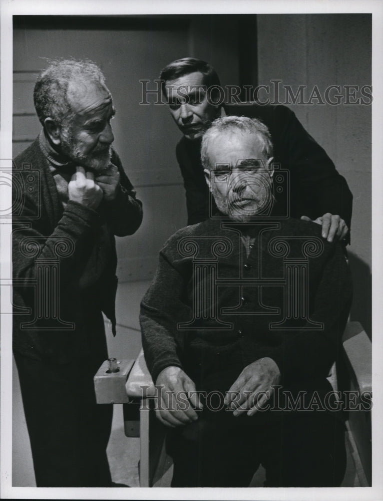 1968 Press Photo Martin Landau and Will Kulva star in Mission Impossible - Historic Images