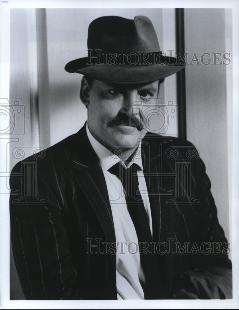 1986 Press Photo Stacy Keach stars in The Return of Mike Hammer TV show - Historic Images