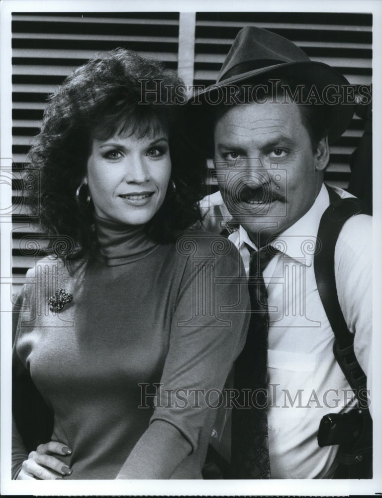 Undated Press Photo Stacy Keach and Lindsay Bloom in The New Mike Hammer TV show-Historic Images