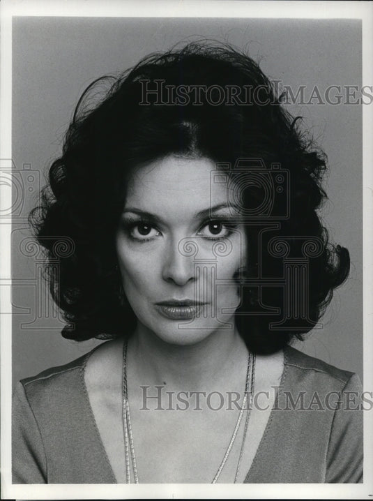 1977 Press Photo Dixie Carter on On Our Own - Historic Images