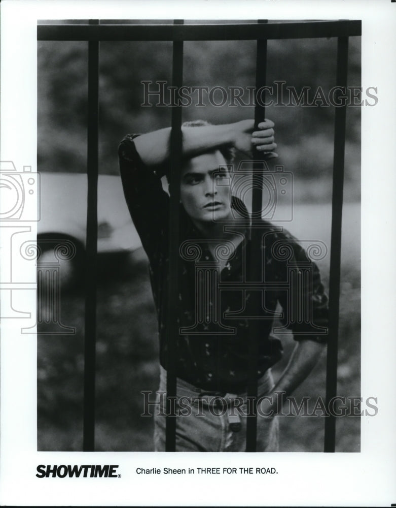 1989 Press Photo Charlie Sheen stars as Paul in Three for the Road - Historic Images