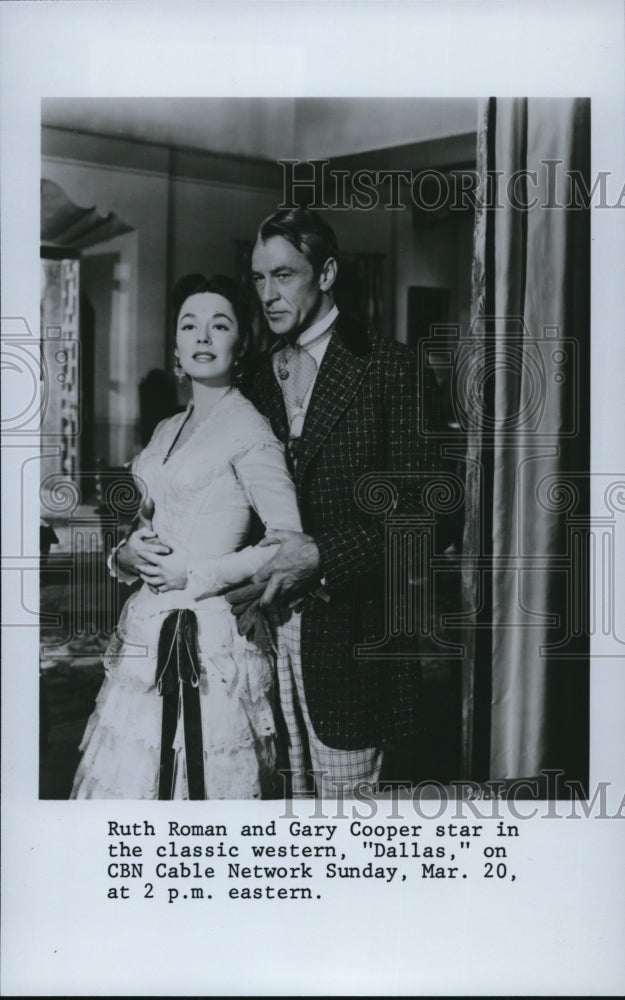 1988 Ruth Roman and Gary Cooper star in Dallas western movie - Historic Images