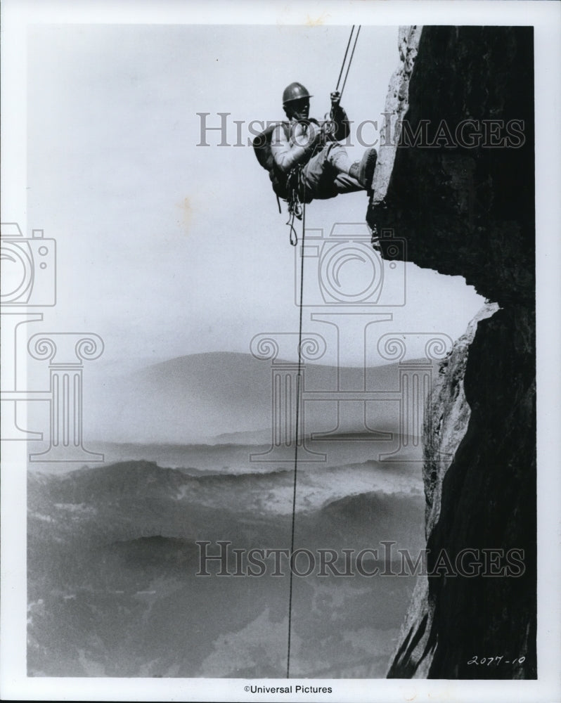 1975 Press Photo Clint Eastwood stars as Jonathan Hemlock in The Eiger Sanction - Historic Images