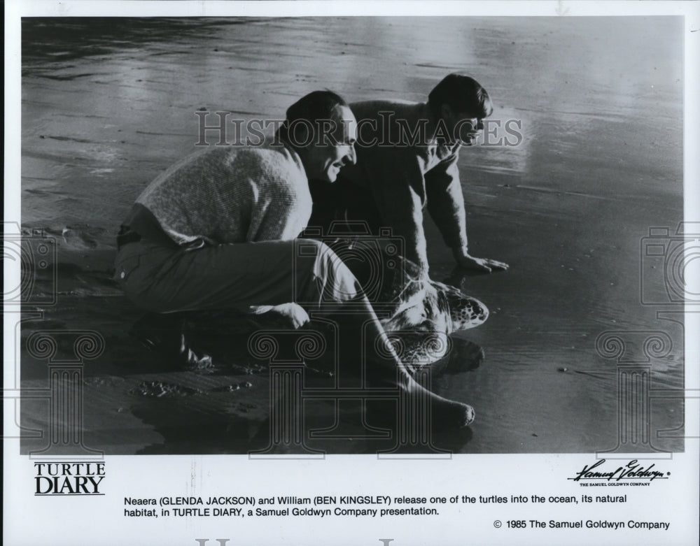 1986 Press Photo Glenda Jackson and Ben Kingsley star in Turtle Diary movie film - Historic Images