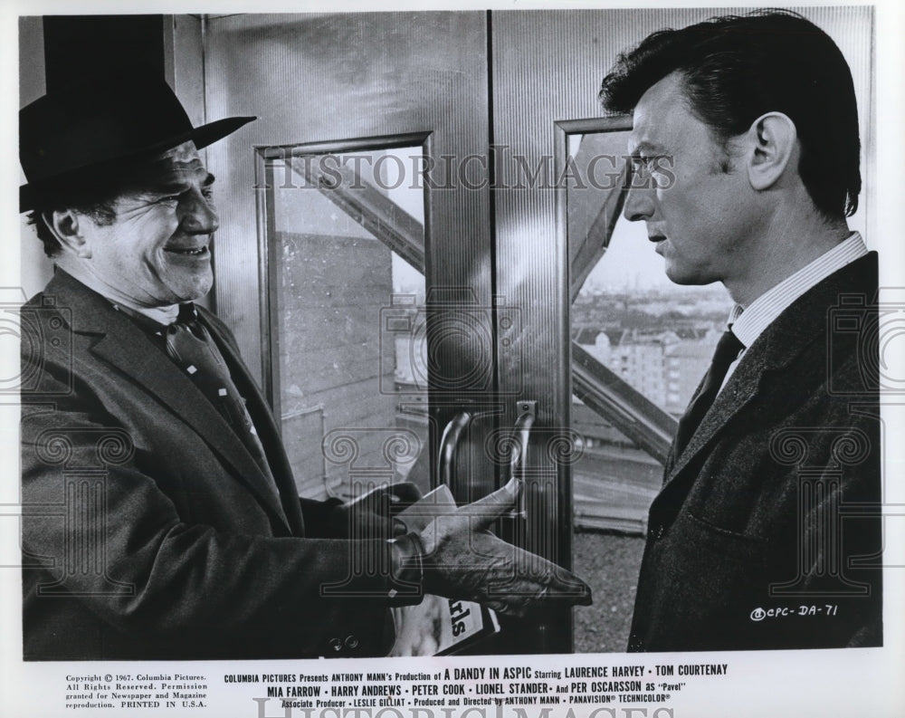 1968 Press Photo Lionel Stander and Laurence Harvey in A Dandy in Aspic-Historic Images