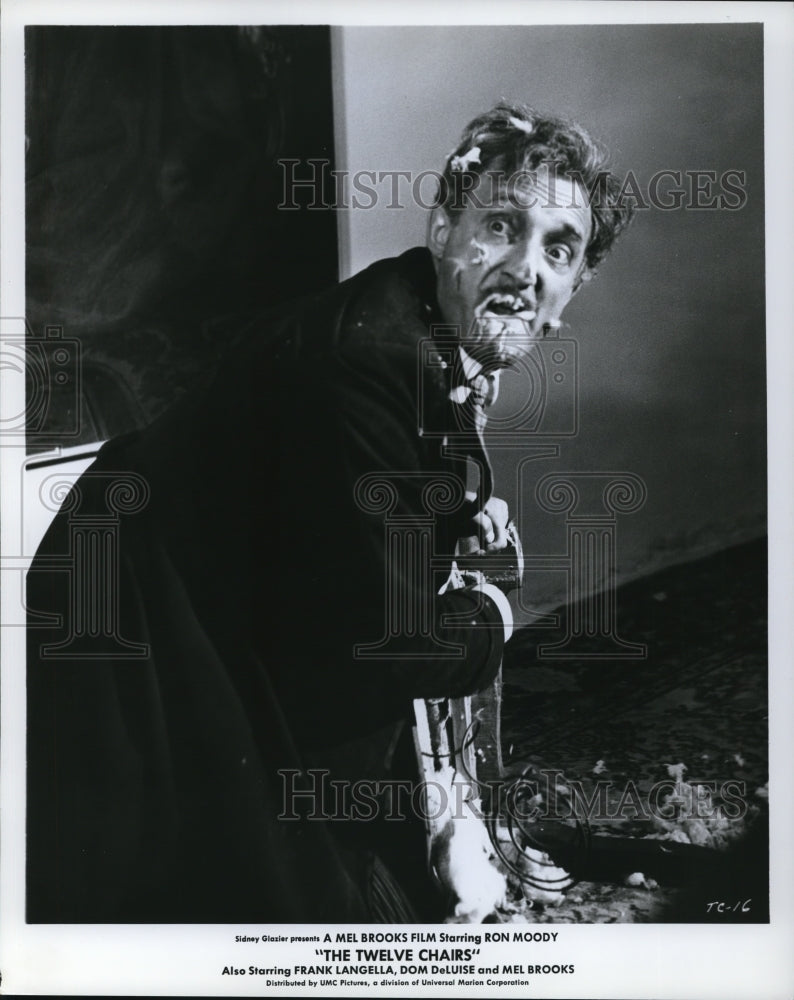 1971 Press Photo Ron Moody in The Twelve Chairs - Historic Images