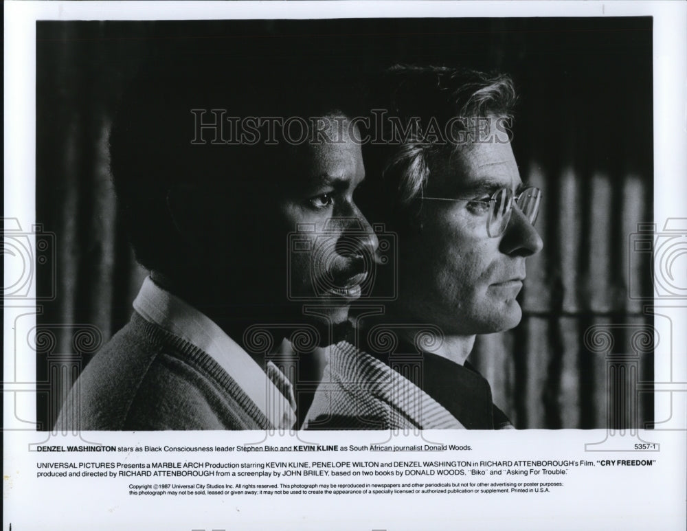 1987 Press Photo Denzel Washington and Kevin Kline star in Cry Freedom - Historic Images