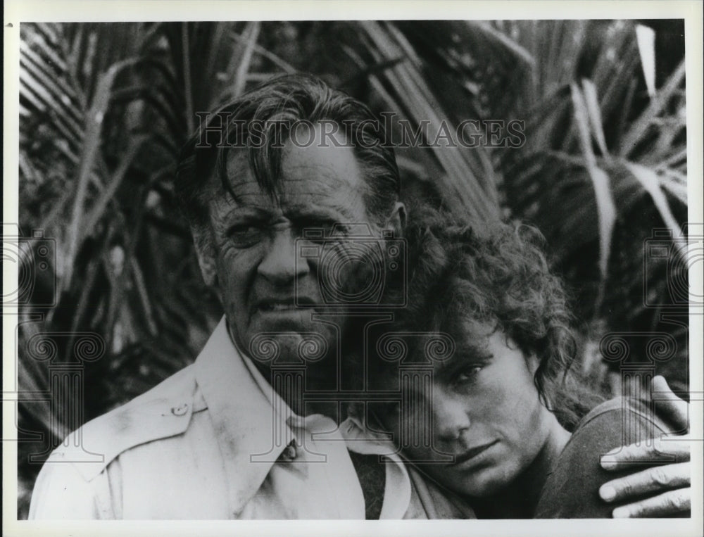 1985 Press Photo William Holden and Jacquelin Bisset in Earth Final Fury - Historic Images