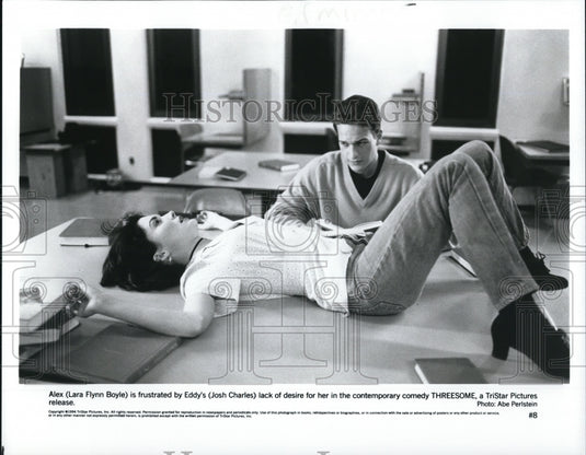 1994 Press Photo Lara Flynn Boyle & Josh Charles in Threesome - cvp37341-Historic Images