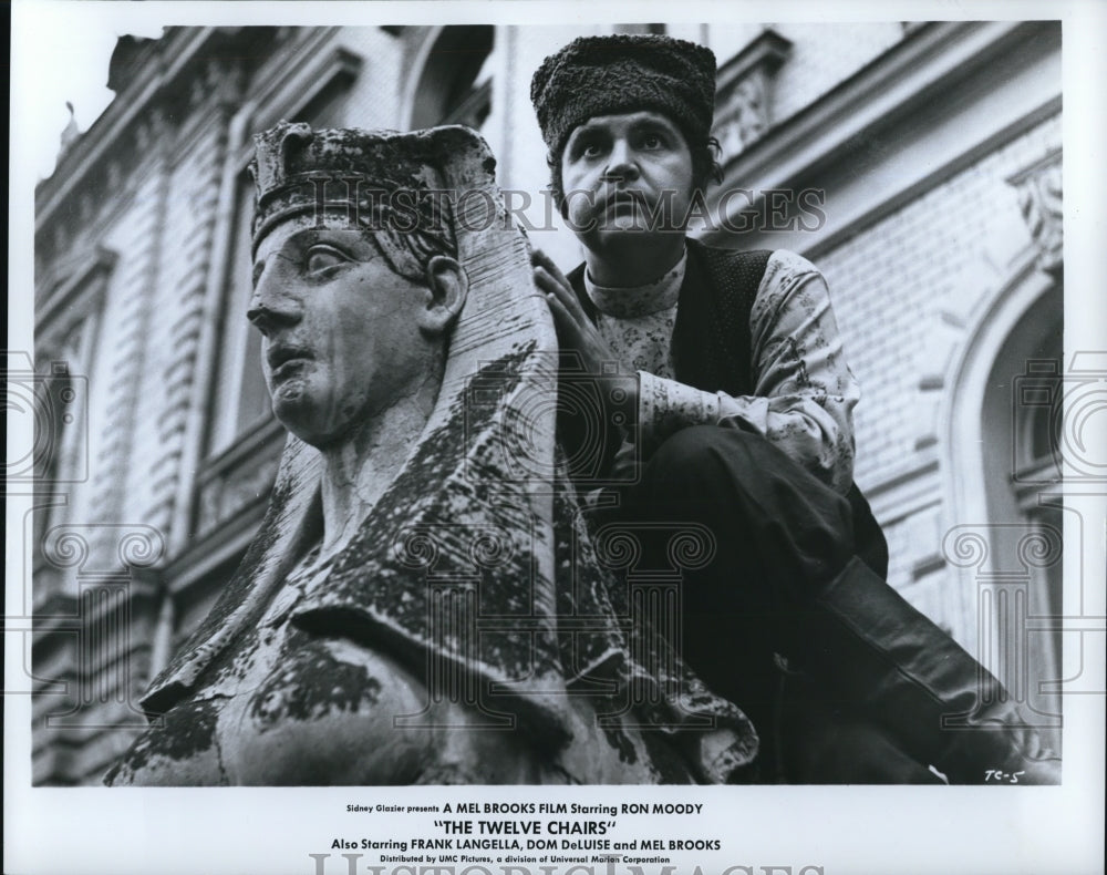 1971 Press Photo Dom DeLuise stars in The Twelve Chairs - Historic Images