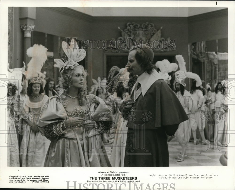 1974 Press Photo Thr Three Musketeers Faye Dunaway Charlton Heston - cvp37572 - Historic Images