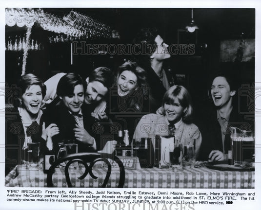 1986 Press Photo Fire Brigade Ally Sheedy Judd Nelson Emilio Estevez Demi Moore - Historic Images