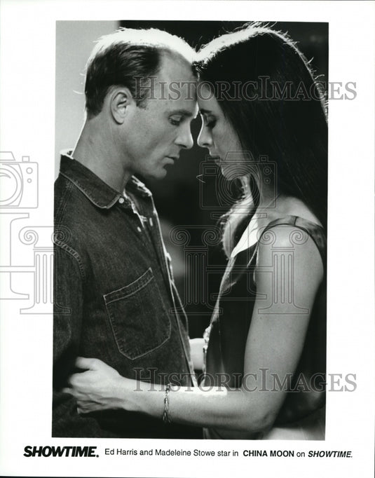 1995, Ed Harris and Madeleine Stowe star in China Moon - cvp37731 - Historic Images