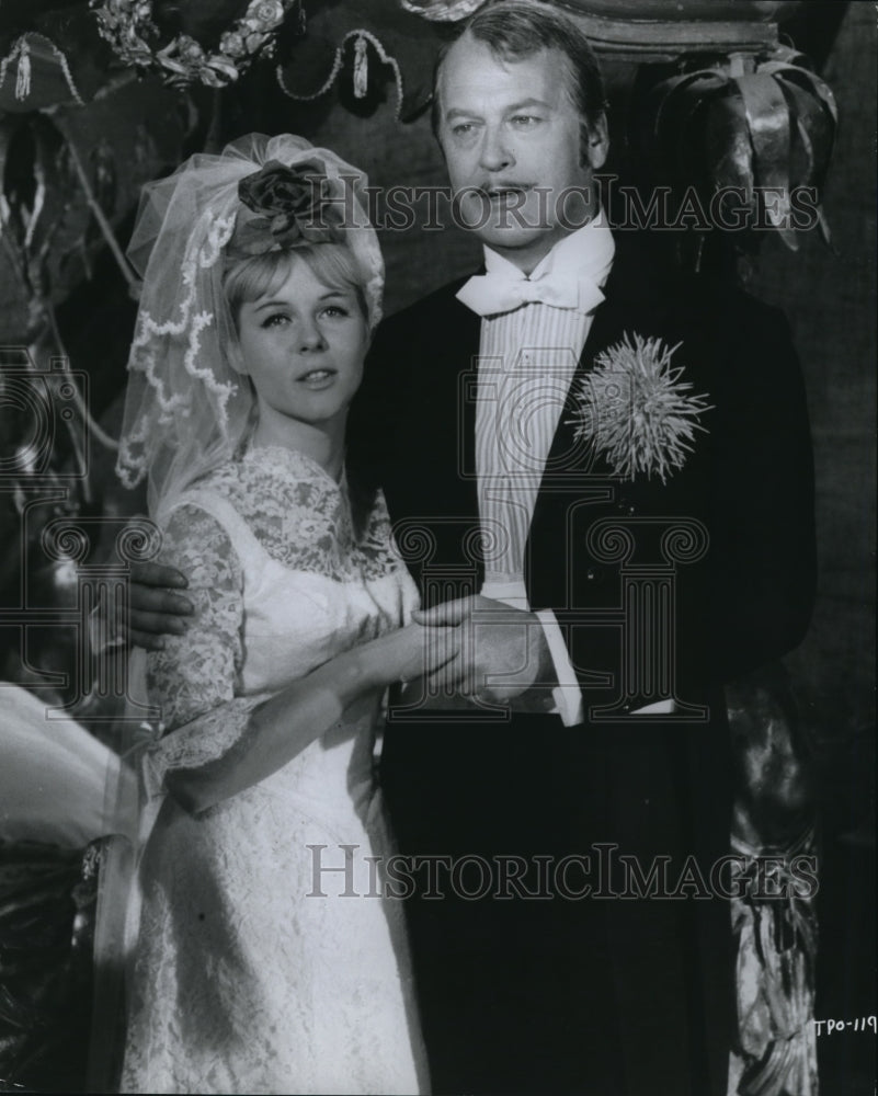 1965 Kurt Jurgens and June Ritchie star in Three Penny Opera - Historic Images