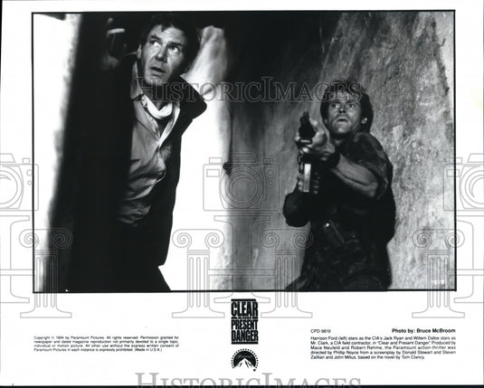 1994, Harrison Ford Willem Dafoe star in Clear & Present Danger - Historic Images