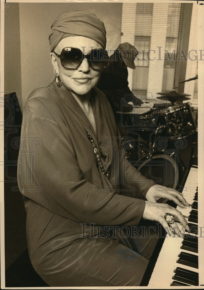1983 Singer Peggy Lee  - Historic Images