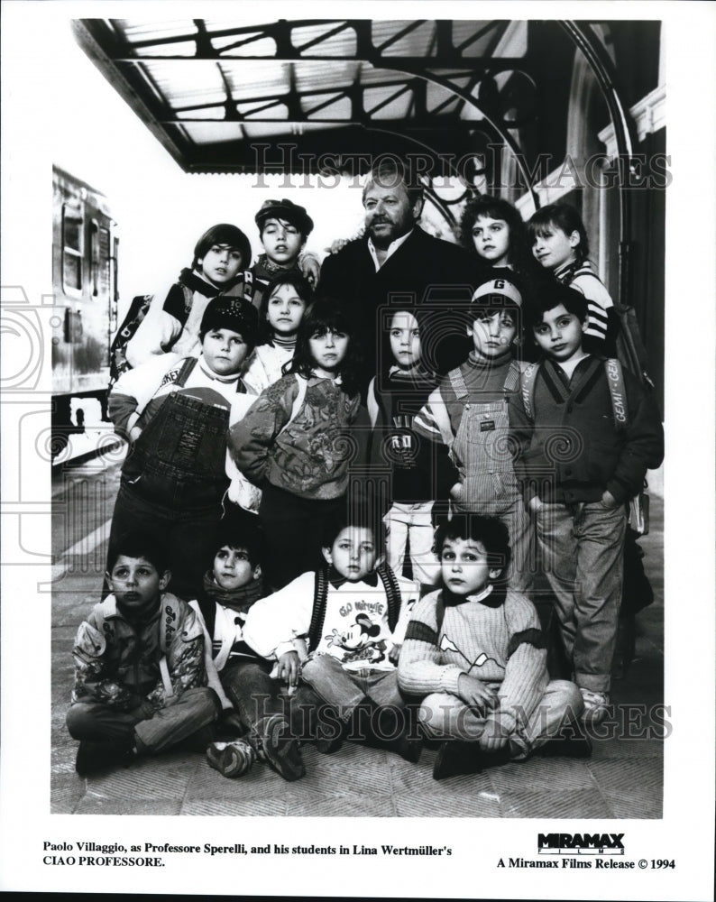1995, Paolo Villaggio and Students in Ciao Professore - cvp38128 - Historic Images