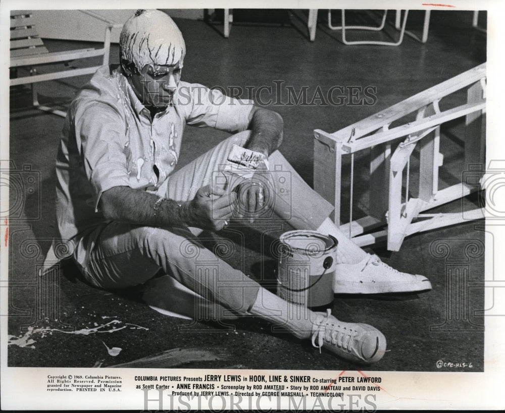 1969 Press Photo Jerry Lewis Hook Line &amp; Sinker - Historic Images