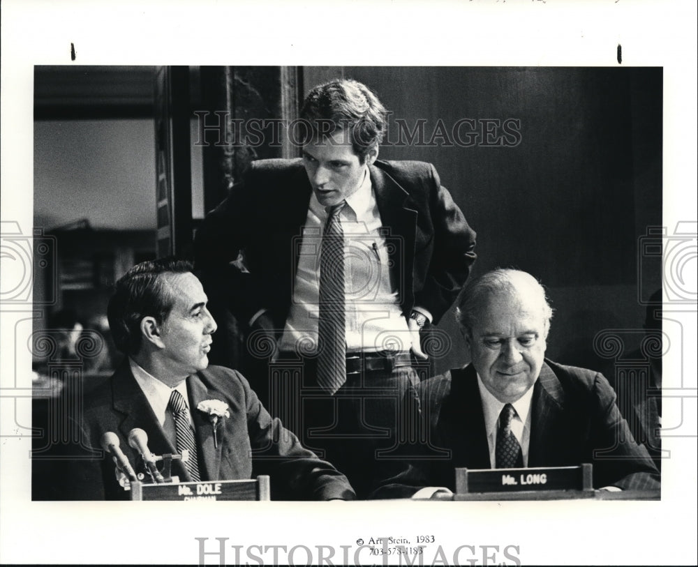 1981 Press Photo Counsel Robert E. Lighthizer, Sen. Bob Dole, Sen. Russell Long - Historic Images