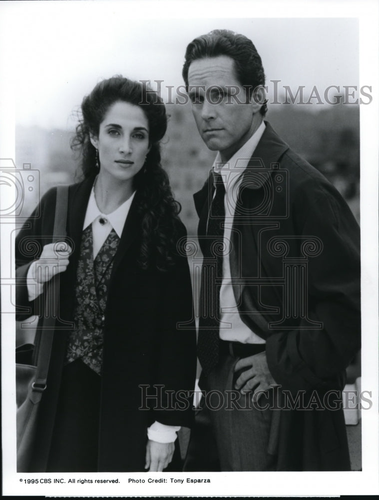 1995 Press Photo Gregory Harrison, Melina Kanakaredes in New York News - Historic Images