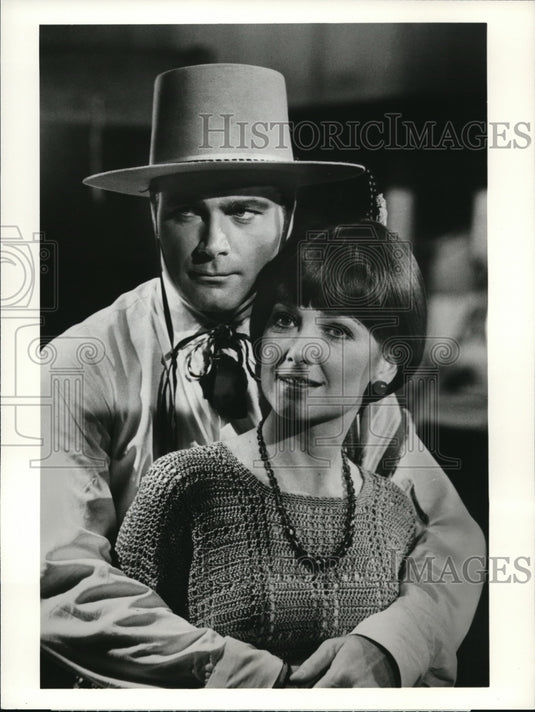 1975 Press Photo Franco Nero Suzanne Pleshette The Legend Of Valentino - Historic Images