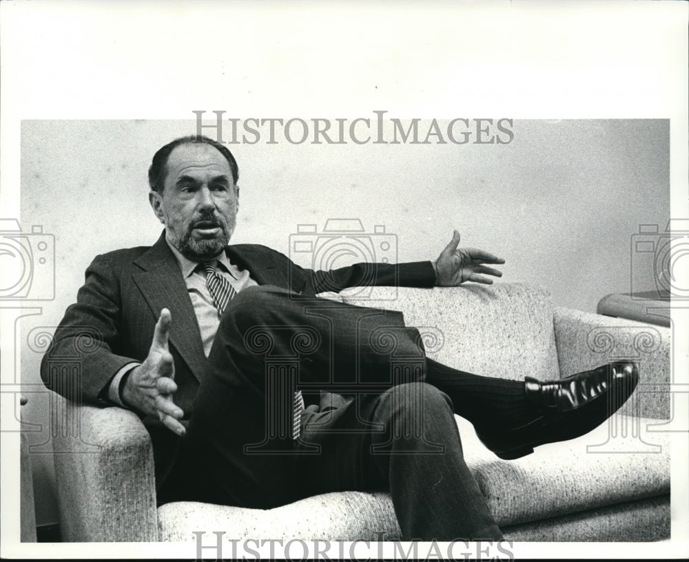 1986 Press Photo Larry Grossman president of NBC News - cvp38939-Historic Images