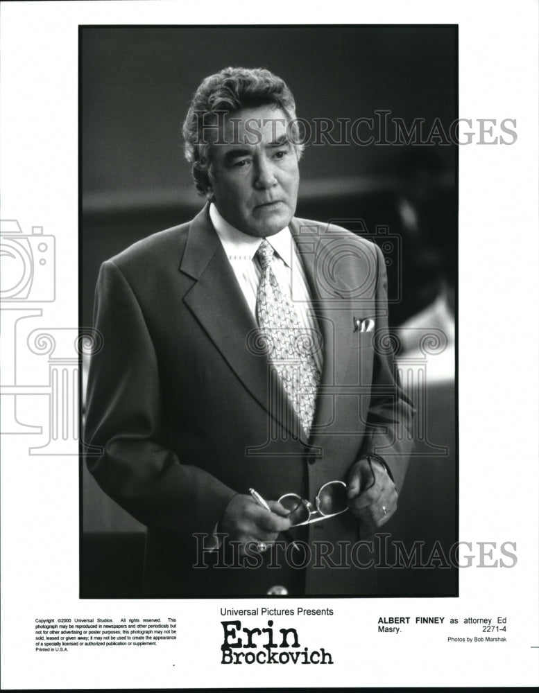 2000, Albert Finney stars as Ed Masry in Erin Brockovich drama - Historic Images