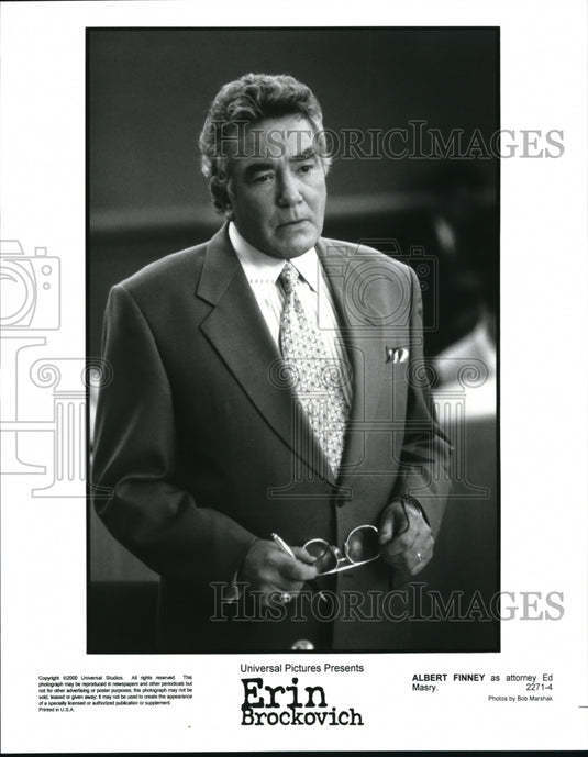 2000, Albert Finney stars as Ed Masry in Erin Brockovich drama - Historic Images