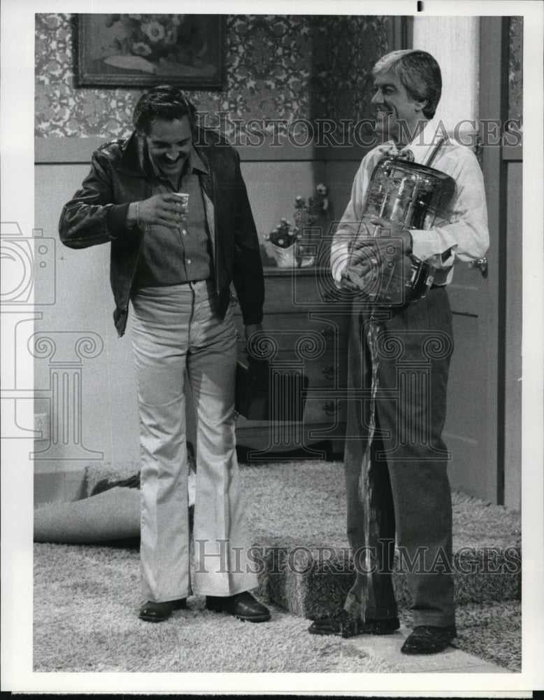 1976 Press Photo Hal Linden and Dick Van Dyke in Can Dyke and Company - Historic Images