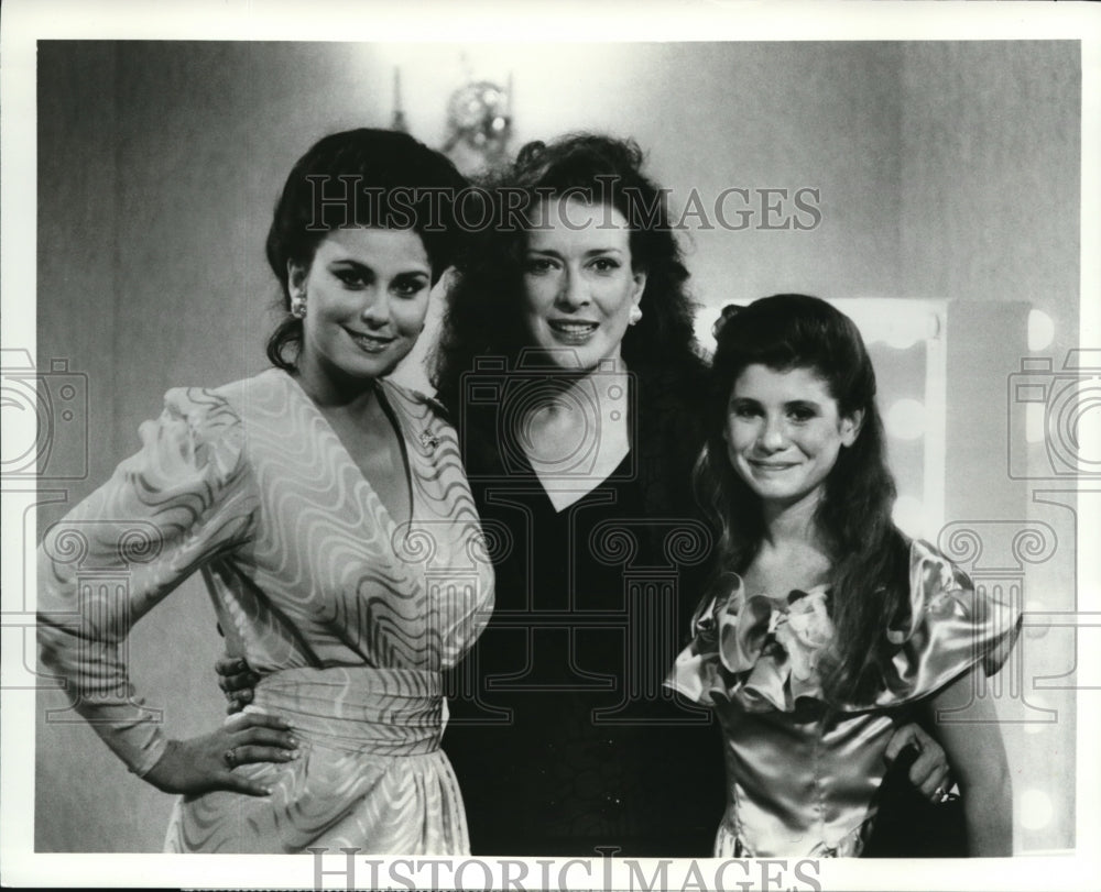 1986 Press Photo Delta Burke Dixie Carter and Priscilla Weems on Designing Women- Historic Images