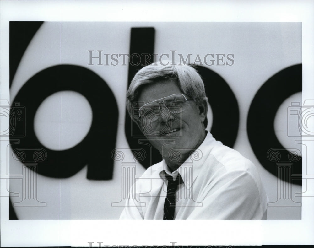 Undated Press Photo TV Host Phil Donahue - Historic Images