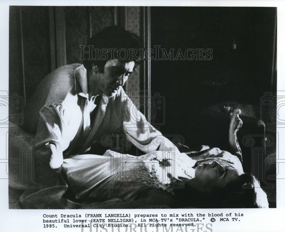 1985 Press Photo Frank Langella &amp; Kate Nelligan in Dracula - Historic Images