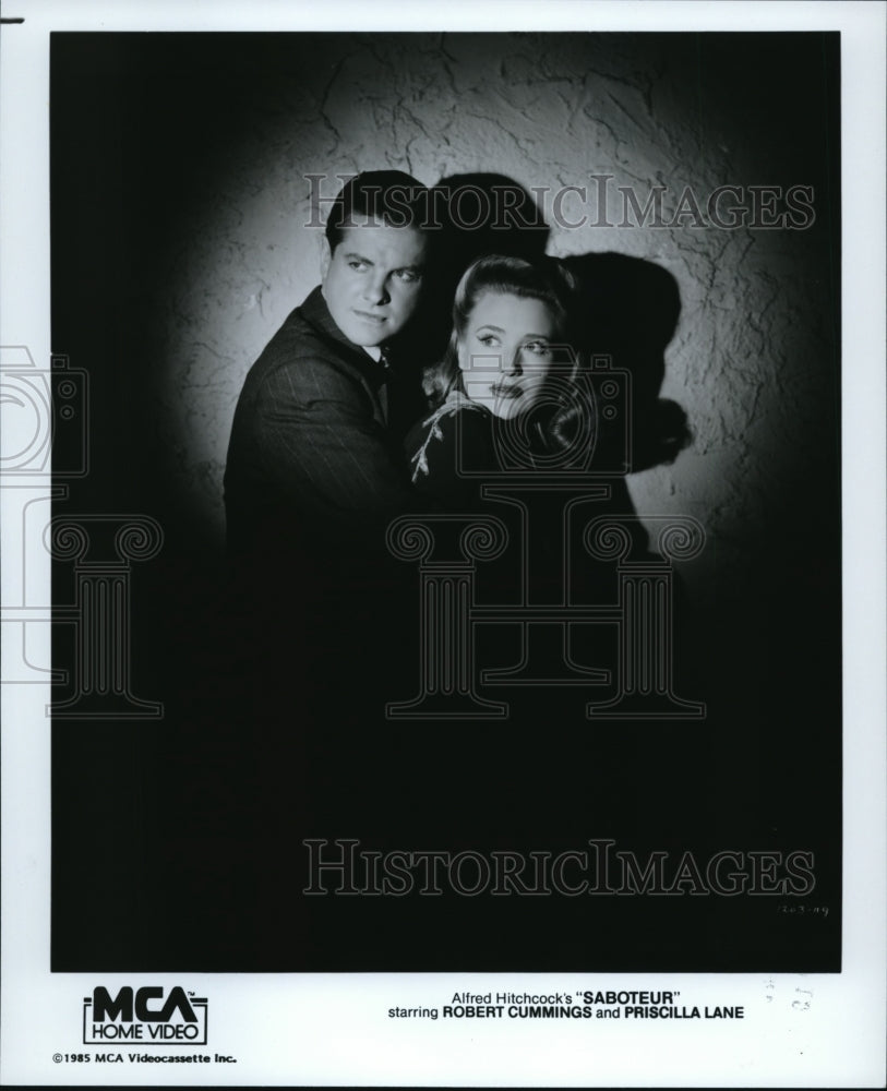 1985 Press Photo Robert Cummings &amp; Priscilla Lane in Saboteur - cvp40131- Historic Images